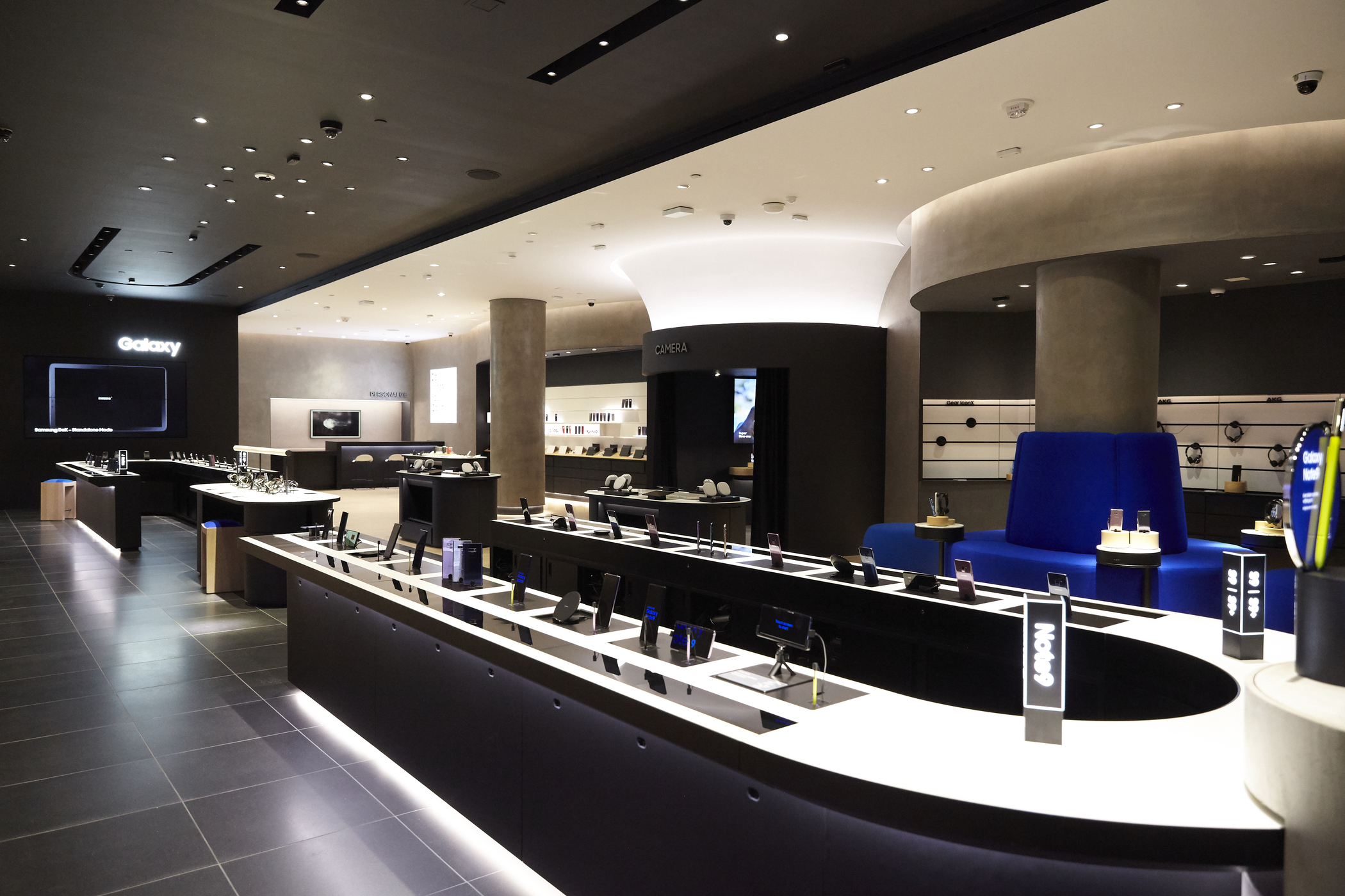 Samsung Store Inside View