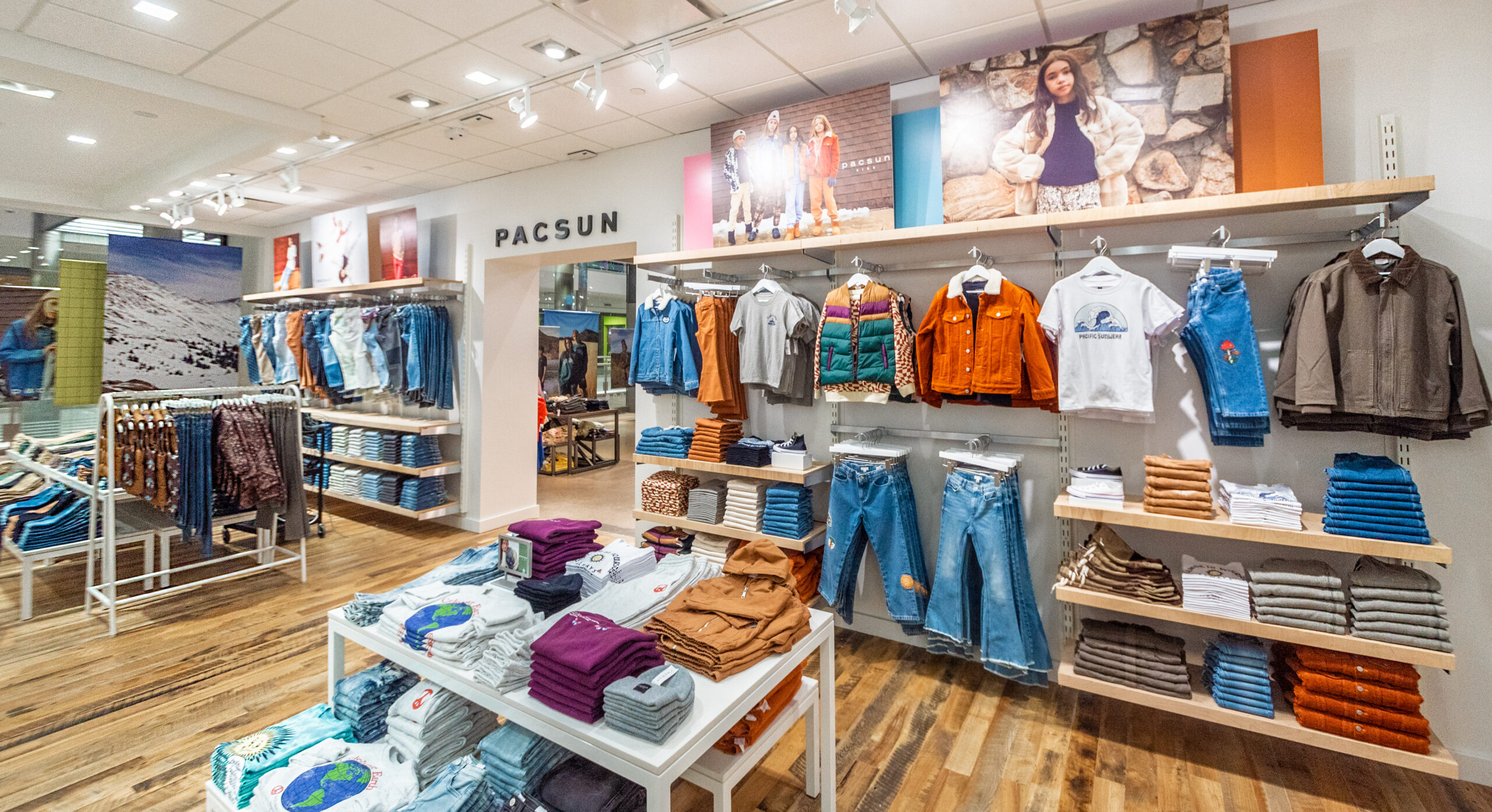 pacsun store inside view