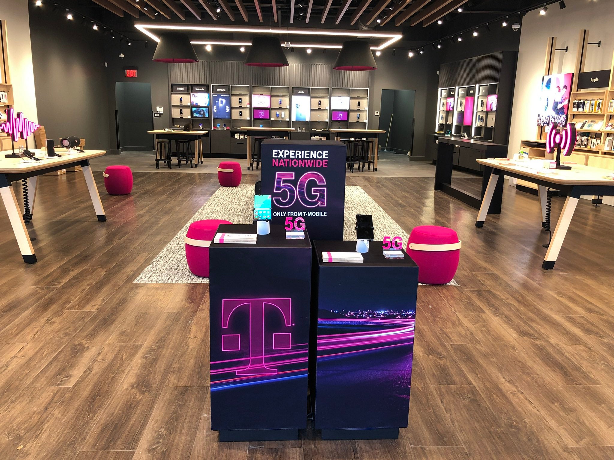 t mobile in store image