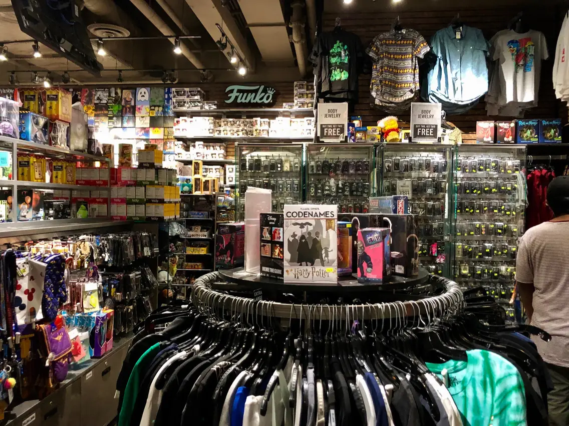 hottopic in store image